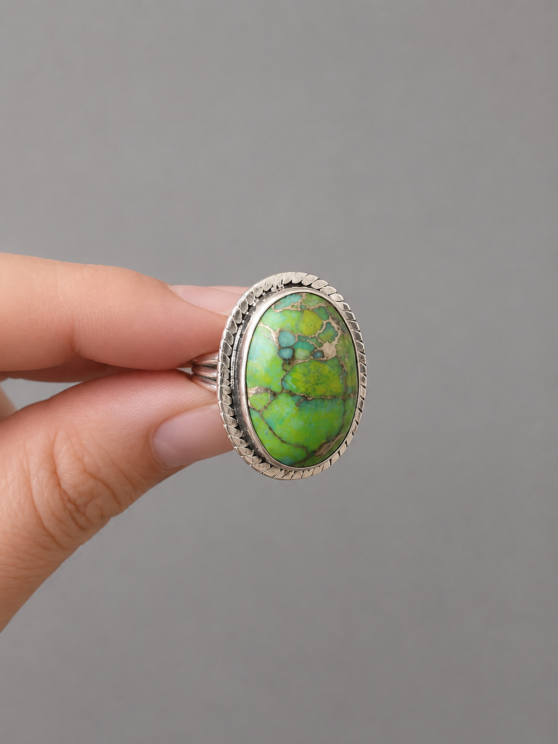 Anillo de Turquesa Potenciada Verde con Pirita en Plata de Ley 925