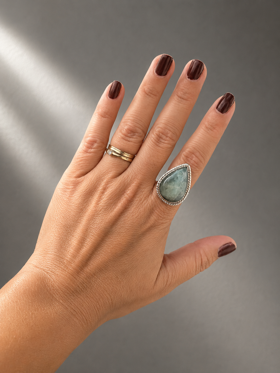 Escritura
Anillo de Aguamarina en Forma de Gota en Plata de Ley 925