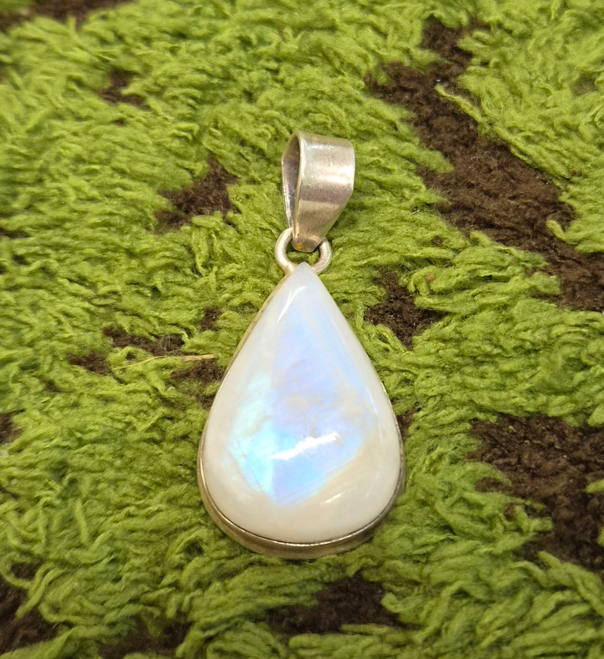 Piedra Luna — Para quien se ha perdido detrás del espejo
