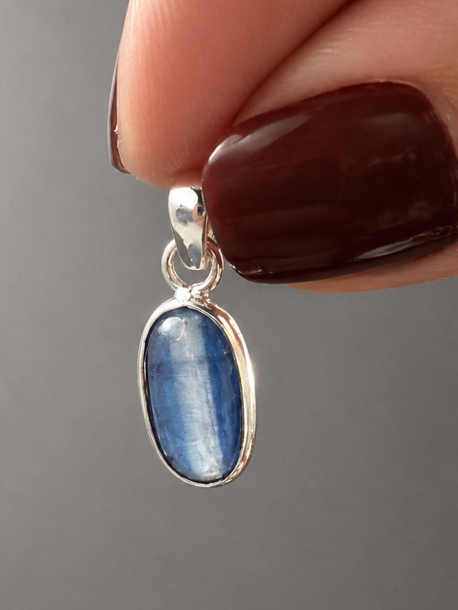 Colgante de Cianita Azul en Plata de Ley 925