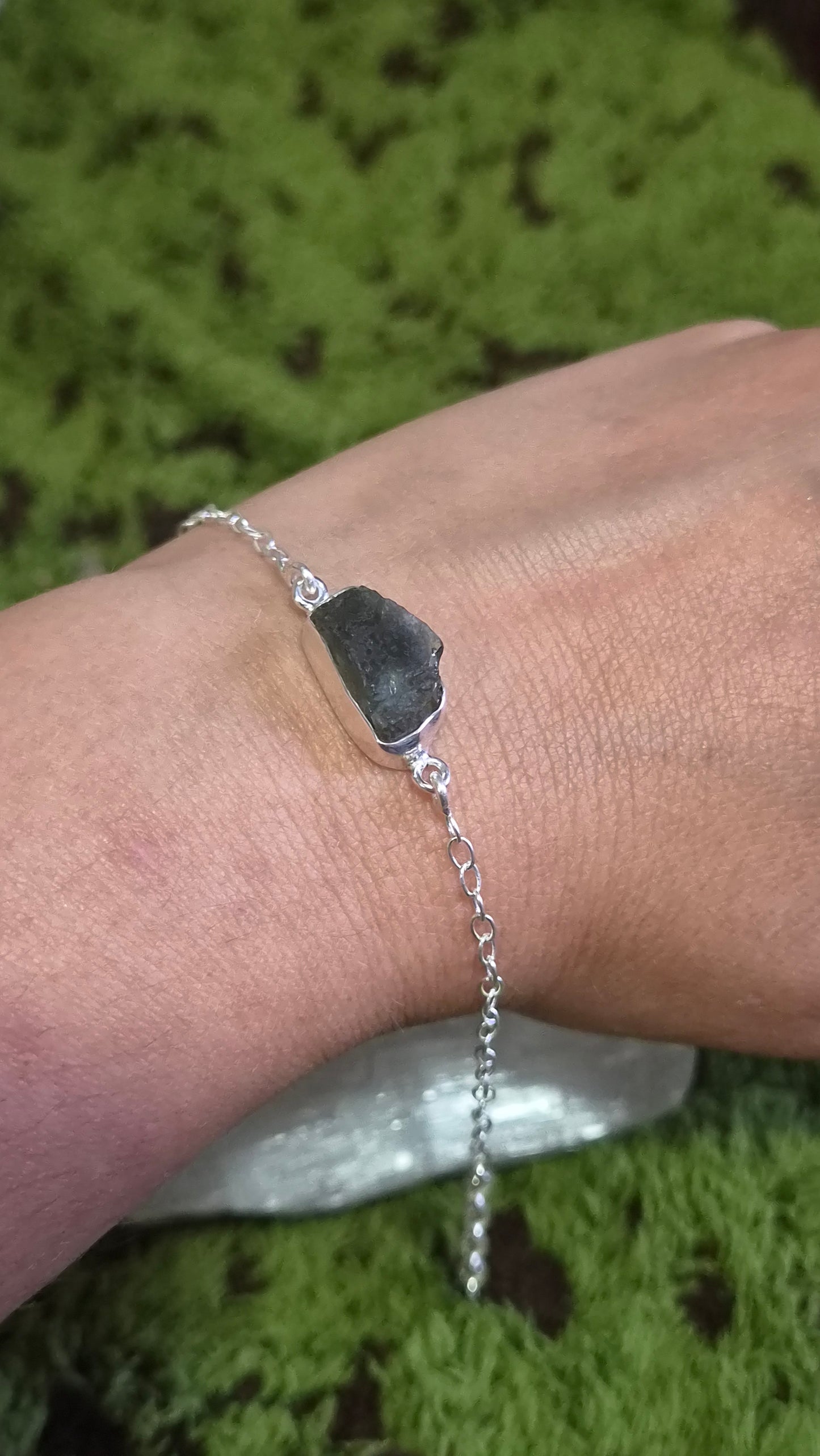 Pulsera Hilo de Luz
Moldavita Auténtica · Plata de Ley 925