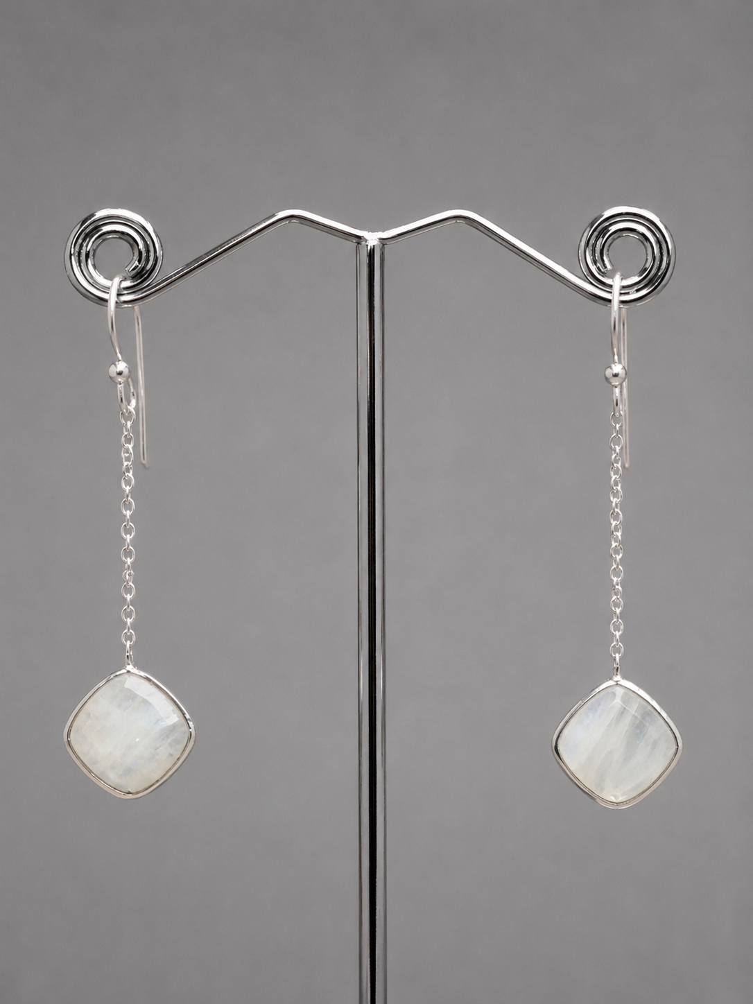 Pendientes Largos Facetados de Piedra Luna Natural en Plata de Ley 925