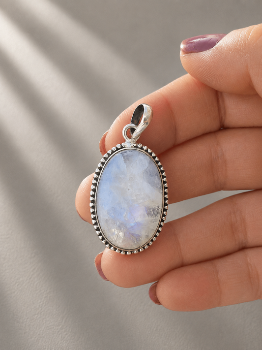 Colgante Ovalado de Piedra Luna Natural en Plata de Ley 925