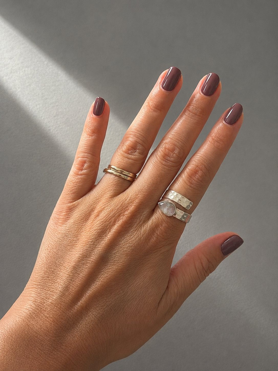 Anillo de Piedra Luna en Plata 925 – Equilibrio y Conexión Interior