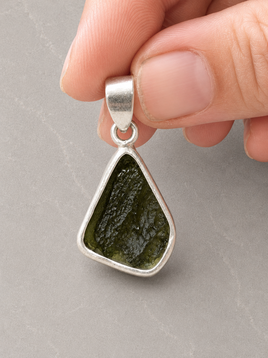 Colgante de Moldavita Natural en Plata de Ley 925