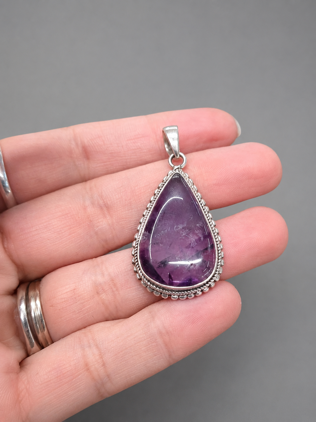 Colgante Amatista en Plata 925 – Tu Luz más Profunda