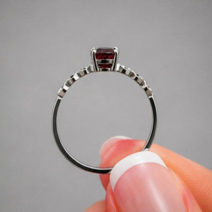Anillo Granate facetado plata de 925