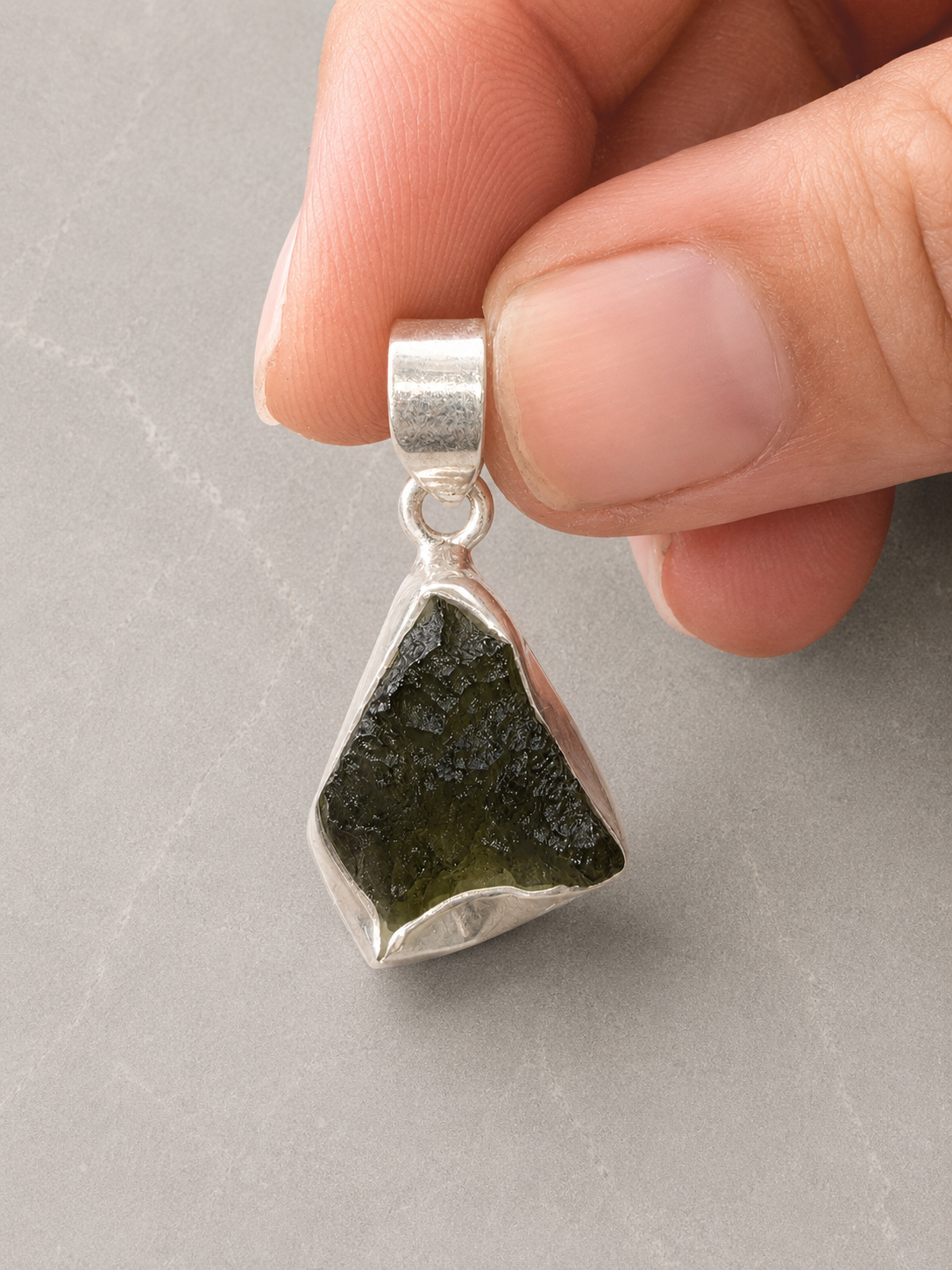 Colgante de Moldavita Natural en Plata de Ley 925
