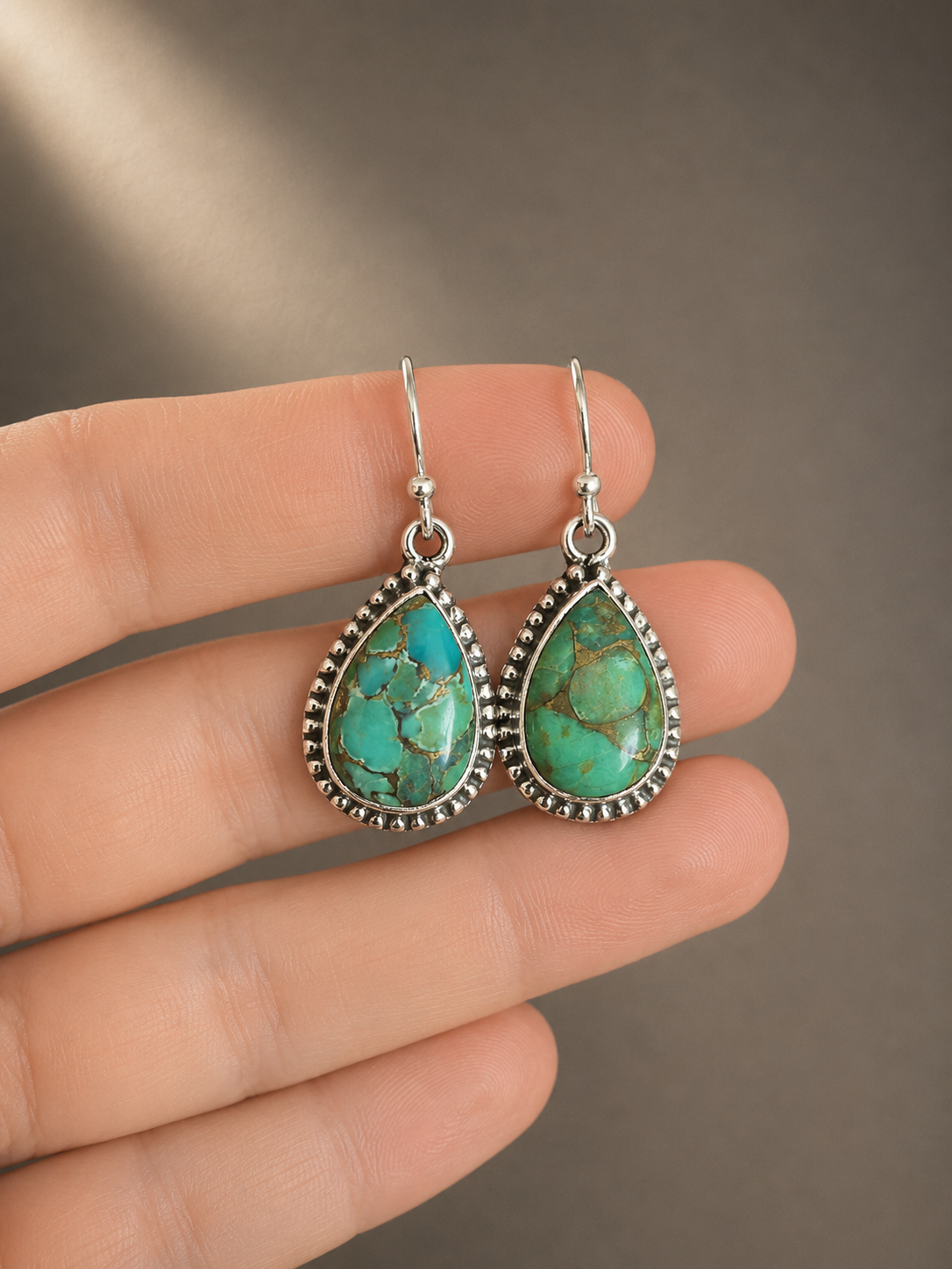 Pendientes Turquesa con pirita verde... Oval