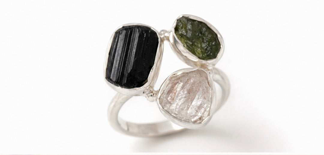 Anillo Portal de Transformación T9
Moldavita · Diamante Herkimer · Turmalina Negra · Plata de Ley 925
