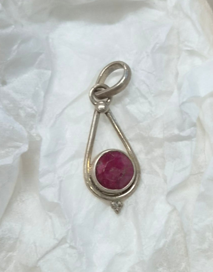 ❤️Colgante Rubí Gota Sagrada – Fuerza del Corazón en Plata 925