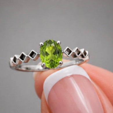 Anillo Olivina facetado plata de 925