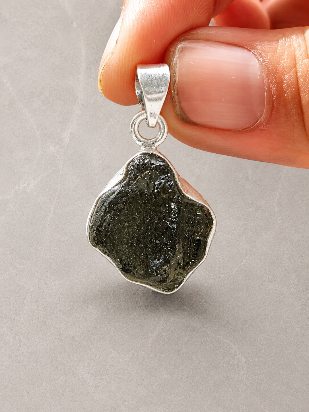 Colgante de Moldavita Natural en Plata de Ley 925