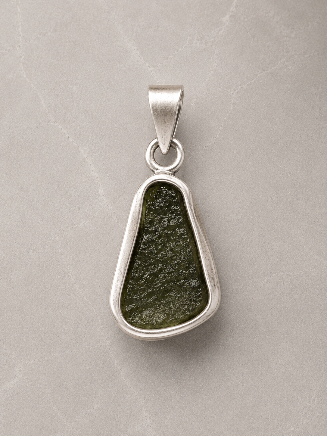 Colgante de Moldavita Natural en Plata de Ley 925
