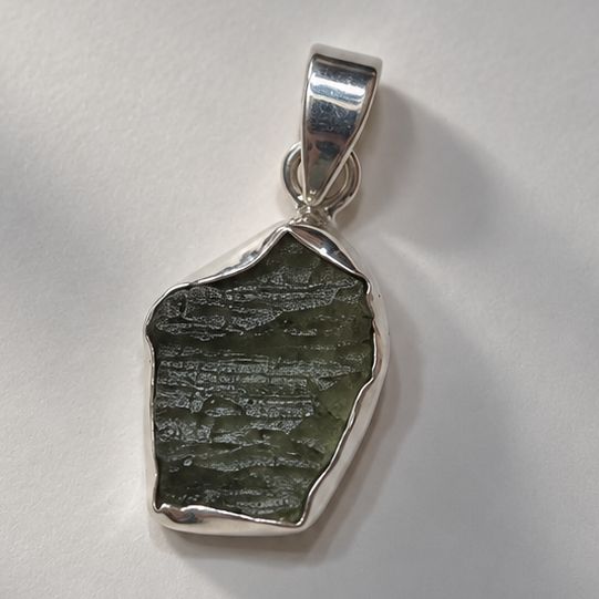 Colgante de Moldavita 4gr en Plata de Ley 925
