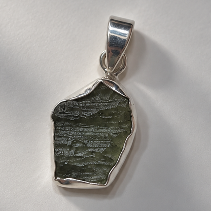 Colgante de Moldavita 4gr en Plata de Ley 925