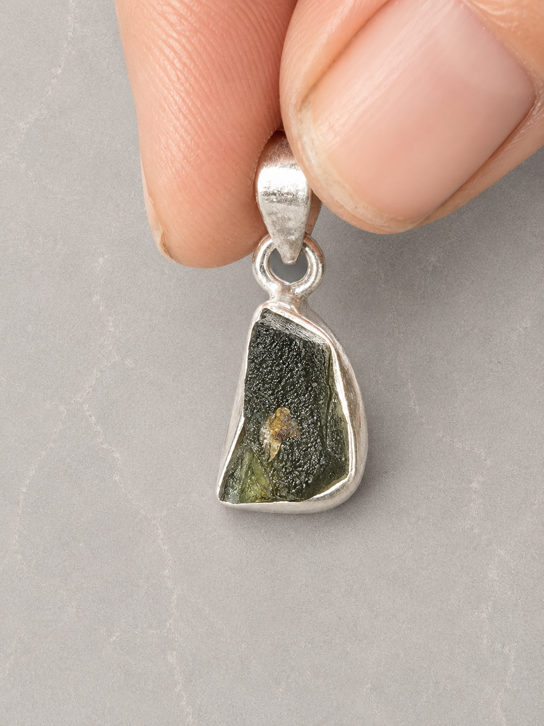 Colgante de Moldavita Natural en Plata de Ley 925