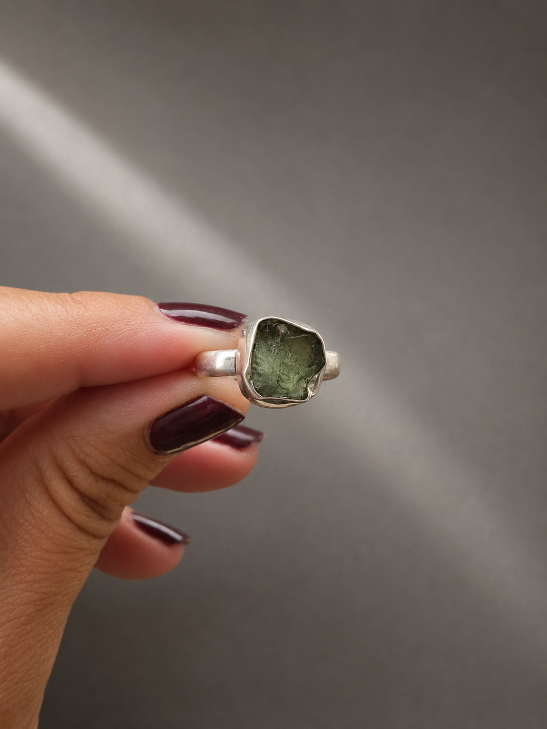 Anillo de Moldavita en Plata de Ley 925 · Talla 6 (EE. UU.) / Talla 12 (España)