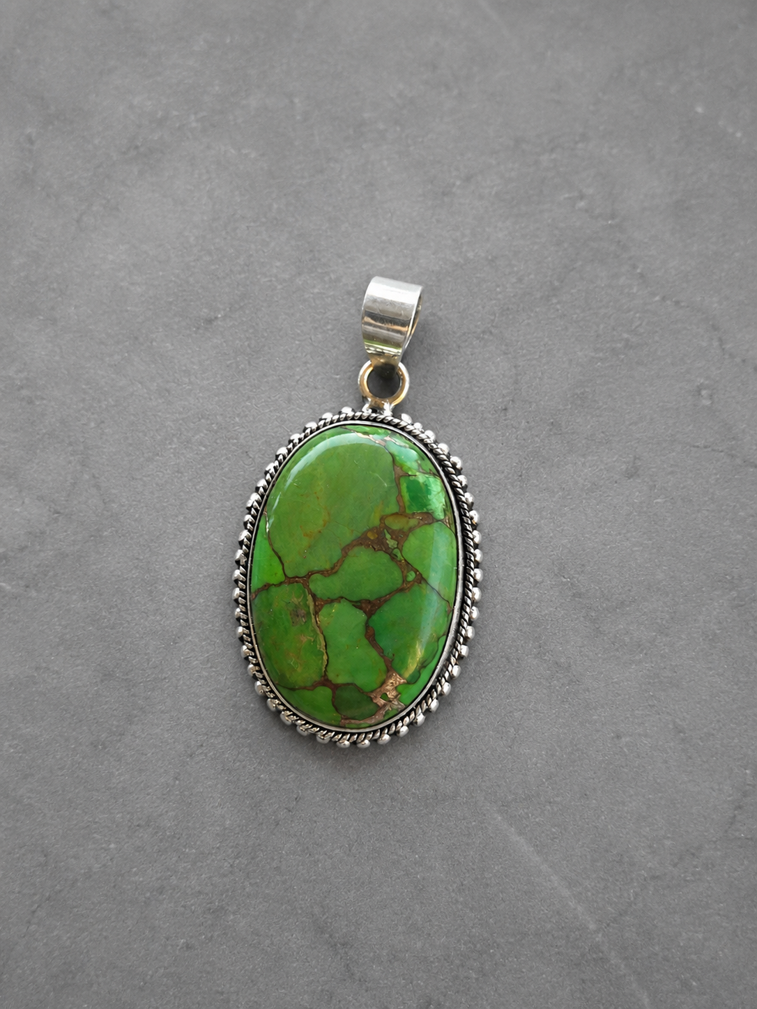 Colgante  oval de Turquesa Verde con Pirita en Plata de Ley 925