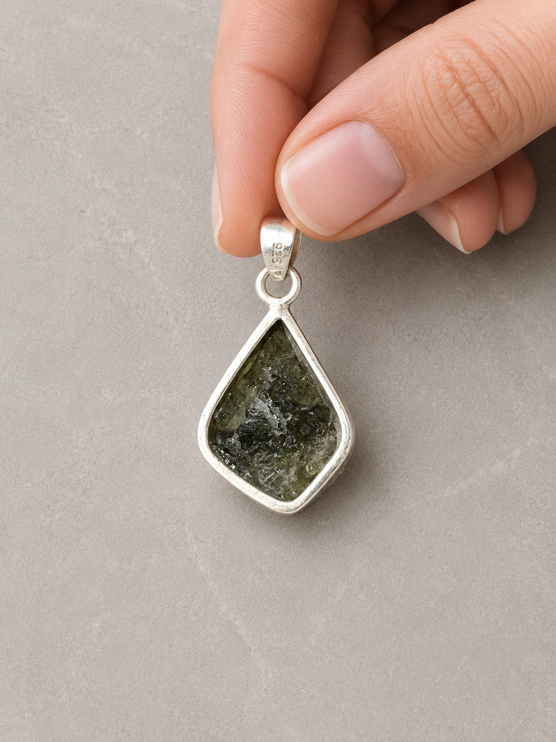 Colgante de Moldavita Natural en Plata de Ley 925