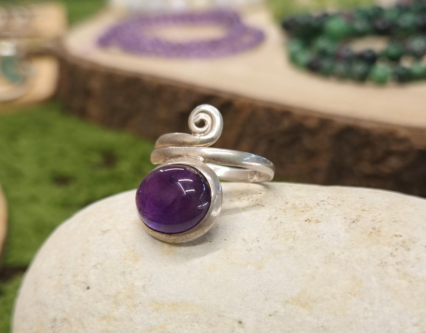 💜Anillo Espiral de Amatista – Calma y transformación interior
