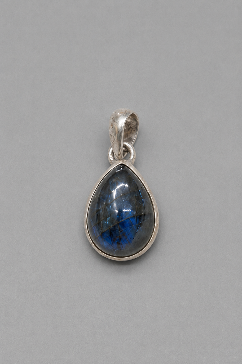 Colgante de Labradorita en Forma de Gota en Plata de Ley 925