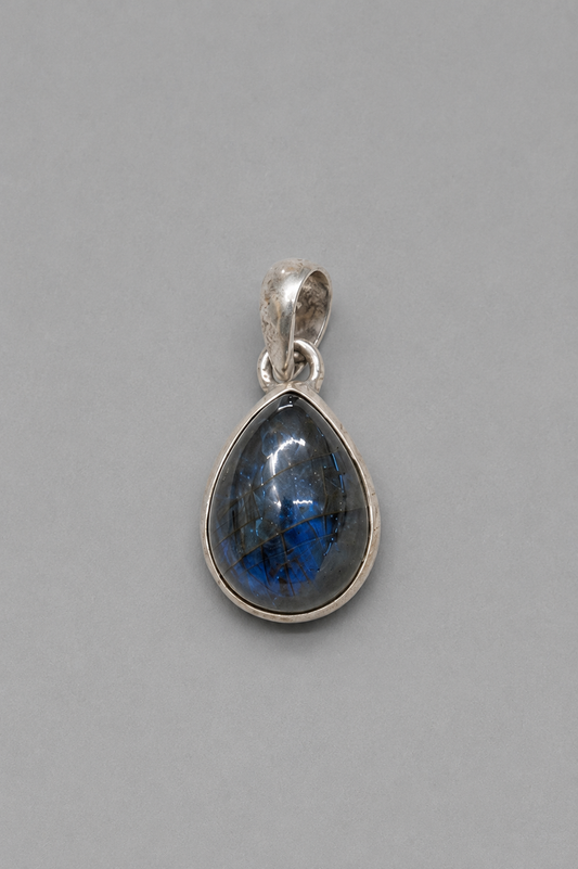 Colgante de Labradorita en Forma de Gota en Plata de Ley 925