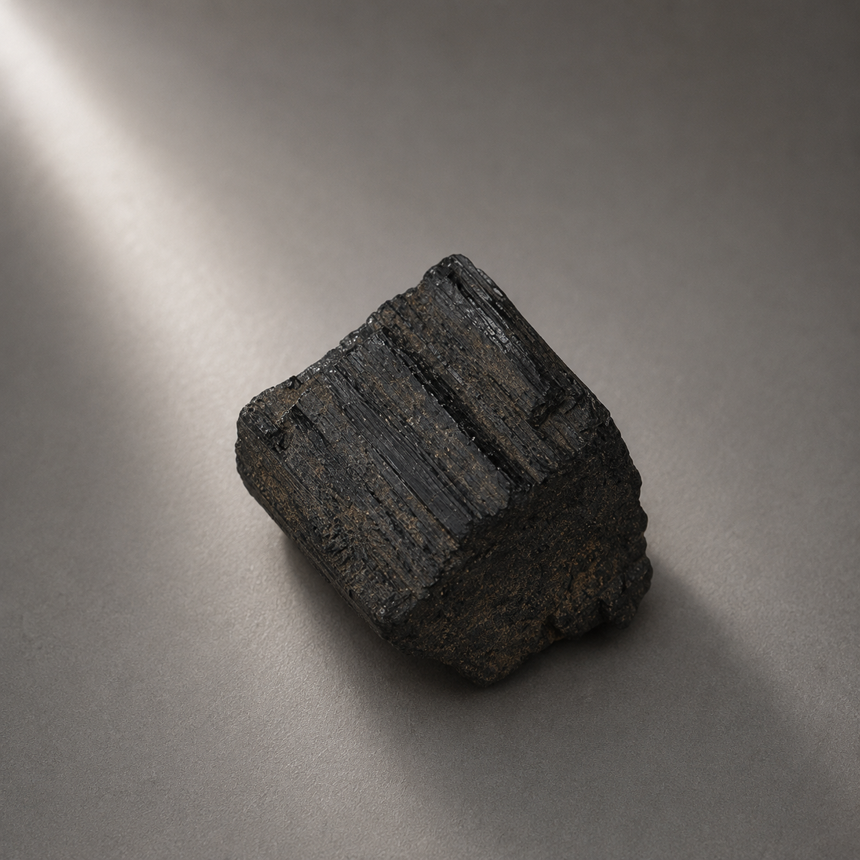 Turmalina Negra en Bruto