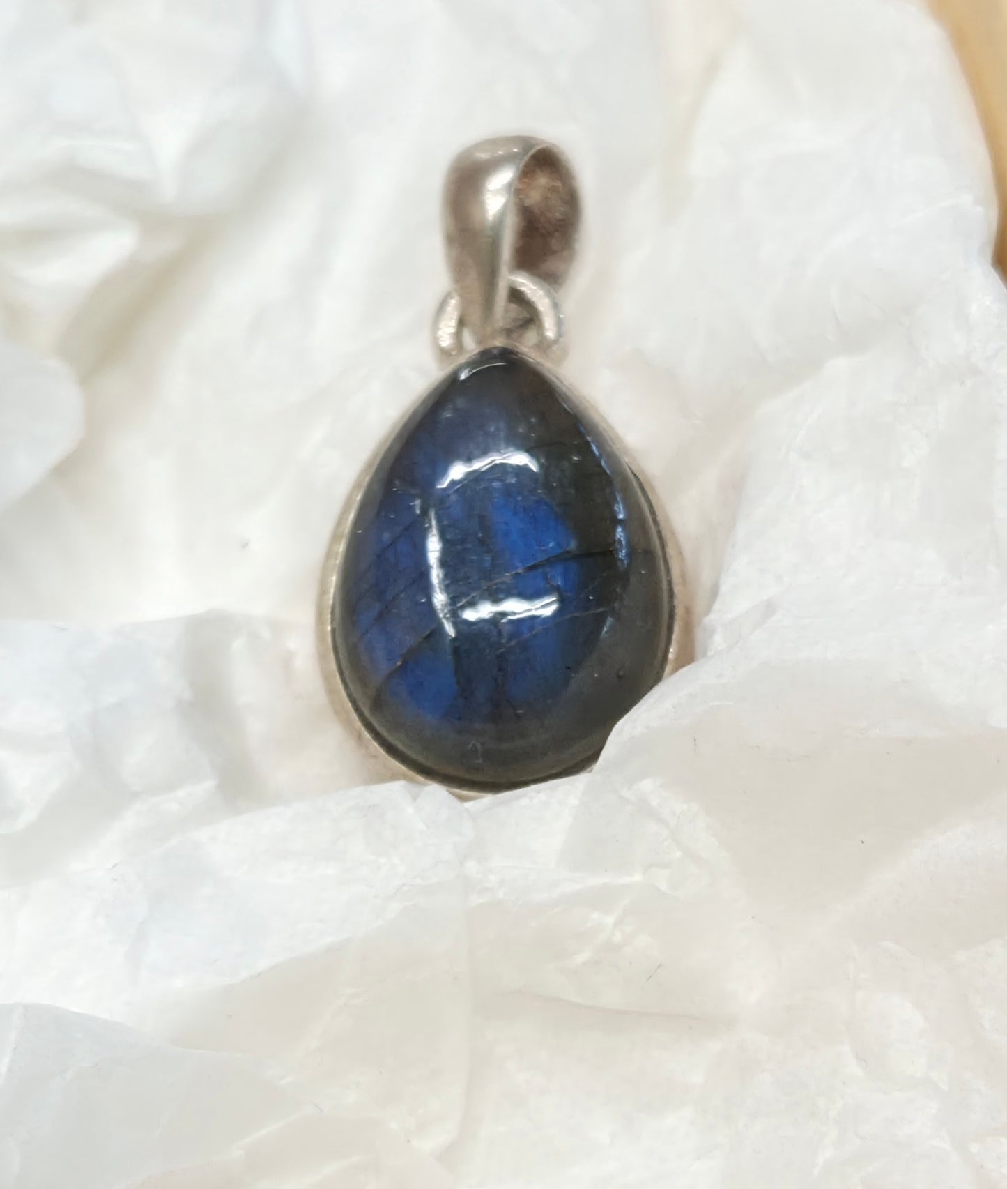 🦦Colgante Labradorita Gota en Plata 925 – La que Sabe sin Explicarse