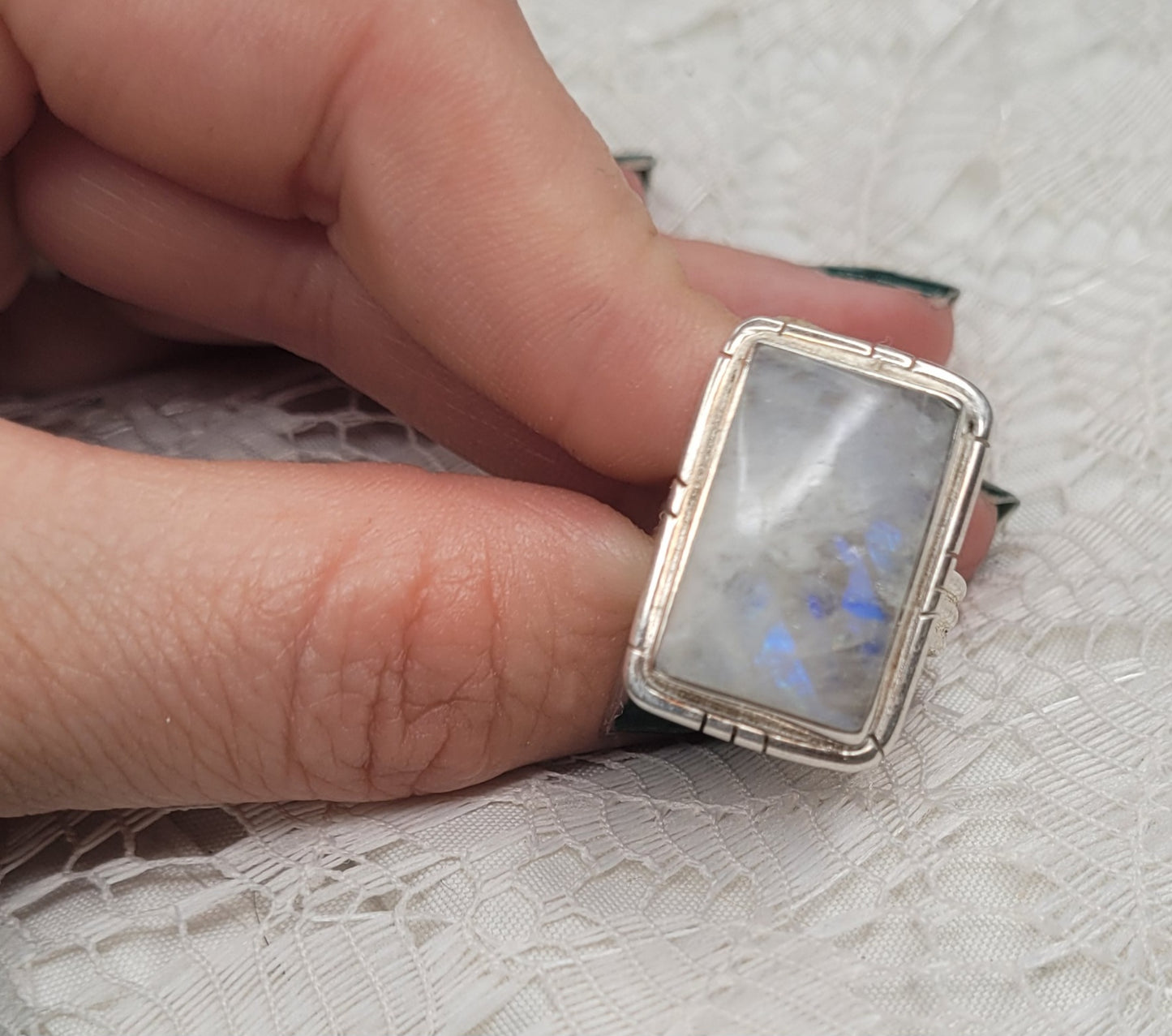 Anillo Lunar – Intuición y energía femenina en Plata 925