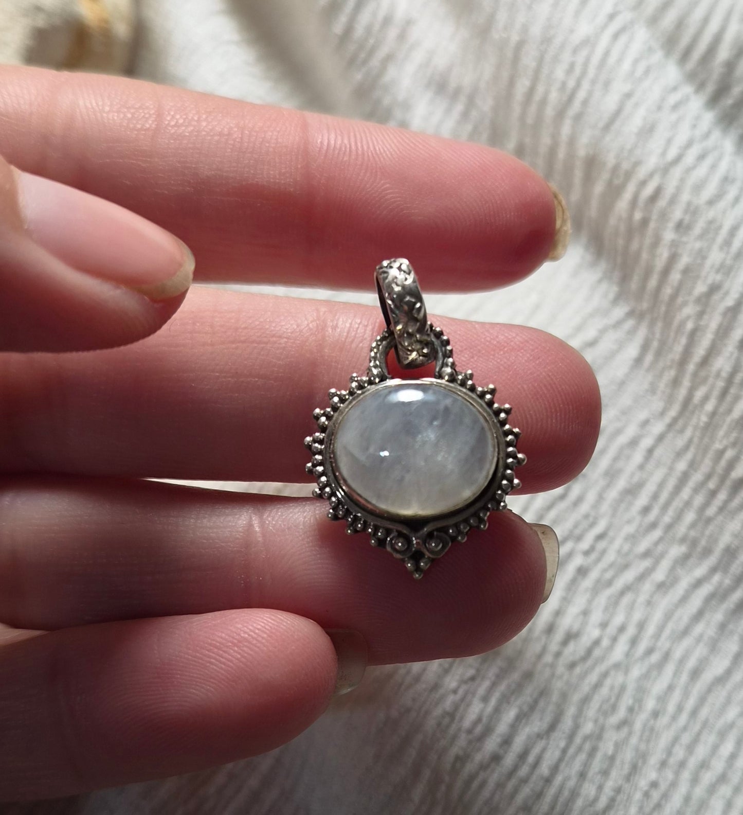 🌜Colgante Piedra Luna Oval con Filigrana en Plata 925 – Energía Femenina y Conexión Interior
