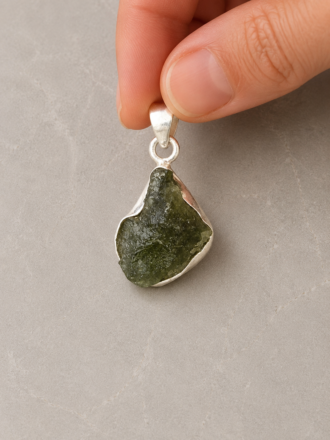 Colgante de Moldavita Natural en Plata de Ley 925