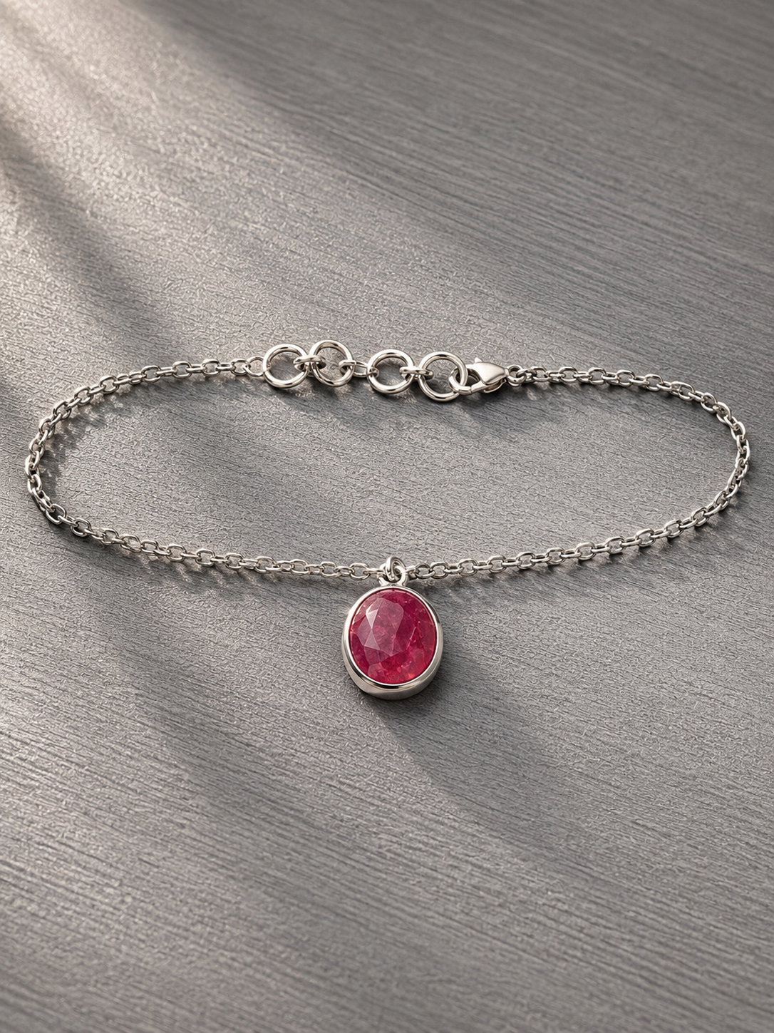 Pulsera de Plata de Ley 925 con Rubí Natural Facetado