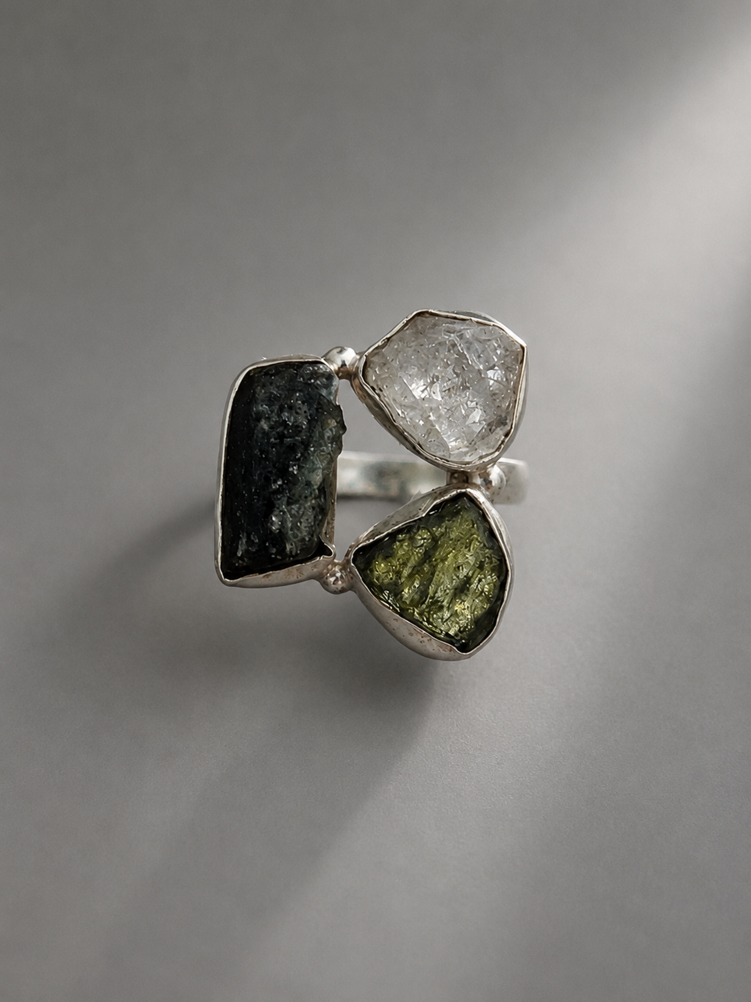 Moldavita, Herkimer y Turmalina · Anillo Portal · T17 Es.