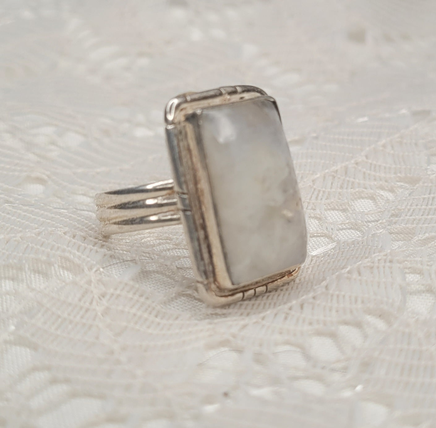 Anillo Lunar – Intuición y energía femenina en Plata 925
