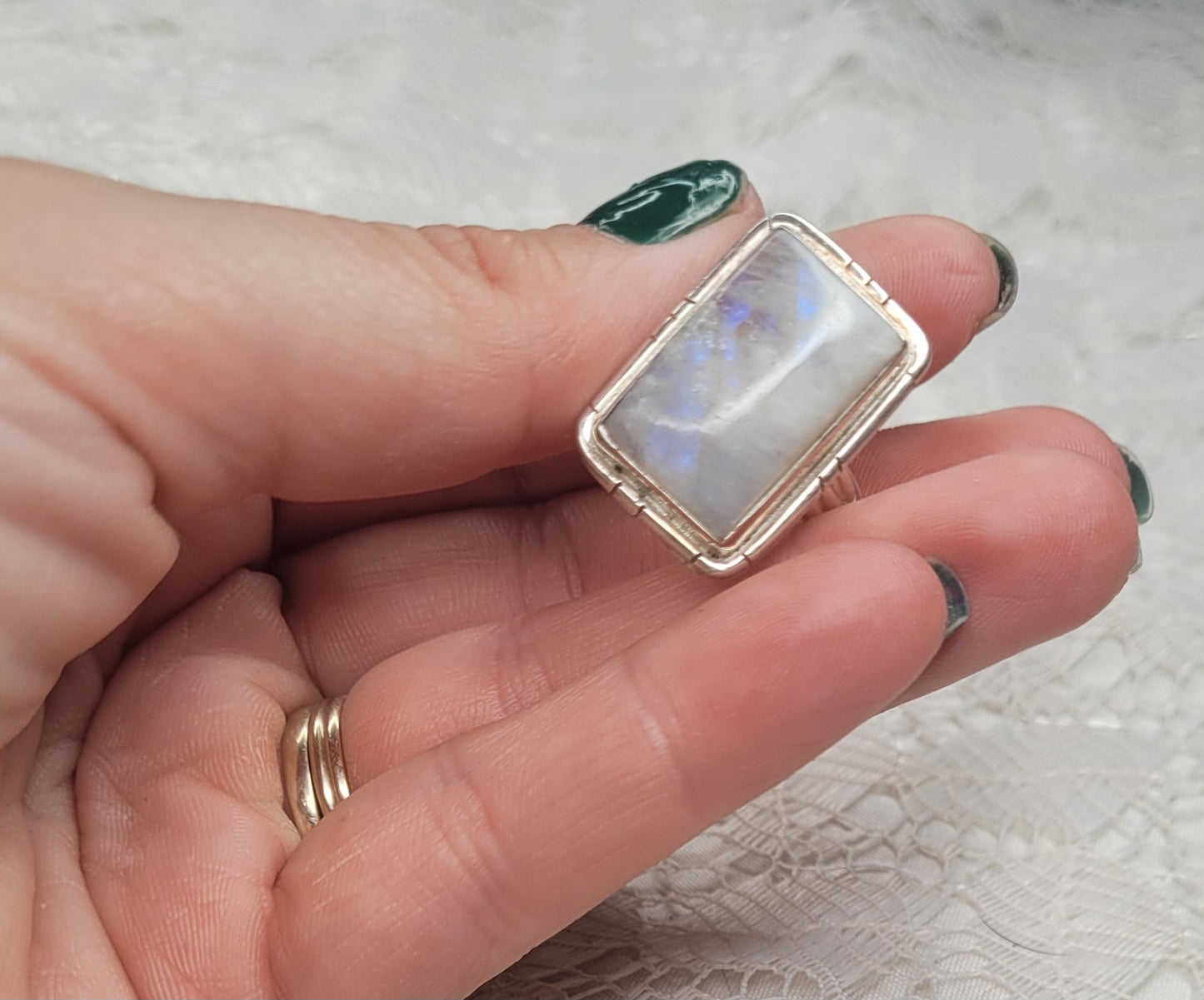 Anillo Lunar – Intuición y energía femenina en Plata 925