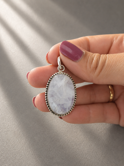 Colgante Ovalado de Piedra Luna Natural en Plata de Ley 925