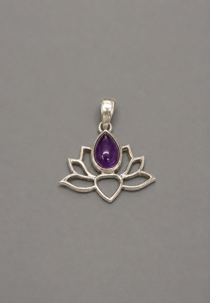 Colgante Flor de Loto con Amatista en Plata de Ley 925.