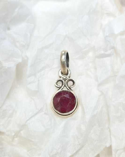 ❤️Colgante Rubí Corazón Vivo – Plata 925