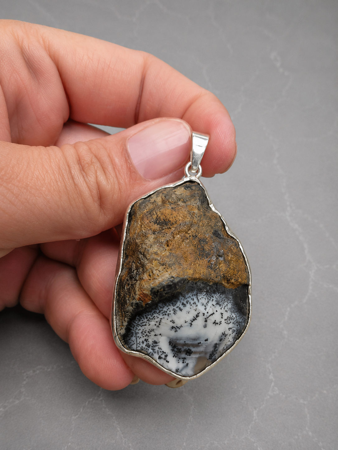 Colgante de Merlinita Tallada en Plata de Ley 925