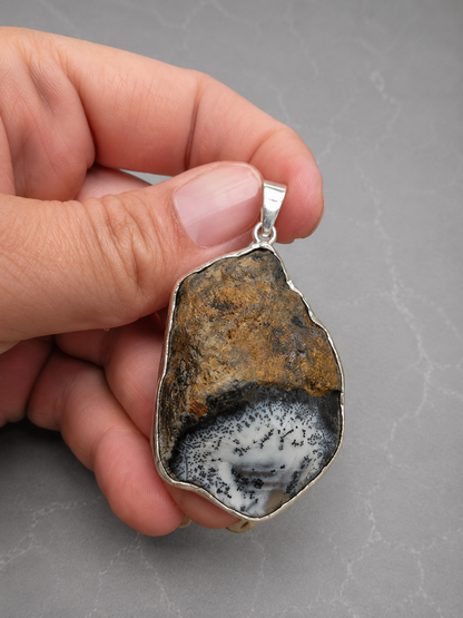 Colgante de Merlinita Tallada en Plata de Ley 925