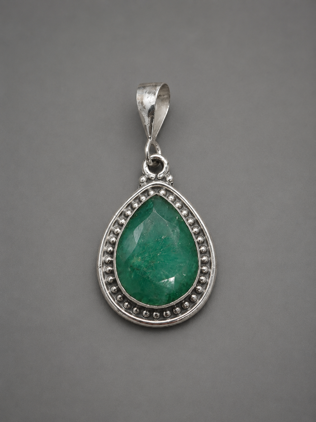 Colgante de Zafiro Verde Natural en Plata de Ley 925