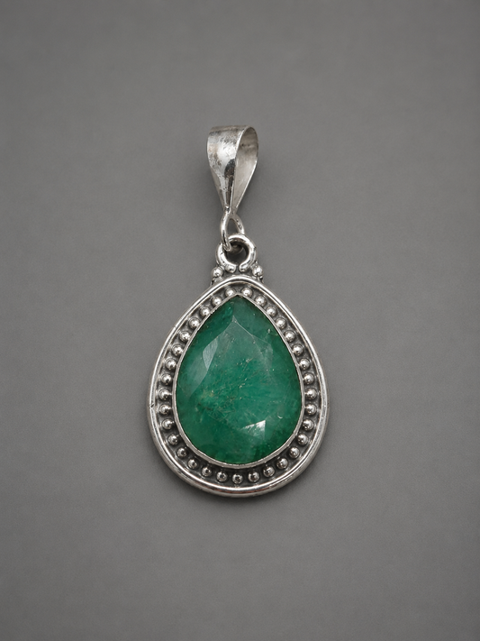 Colgante de Zafiro Verde Natural en Plata de Ley 925