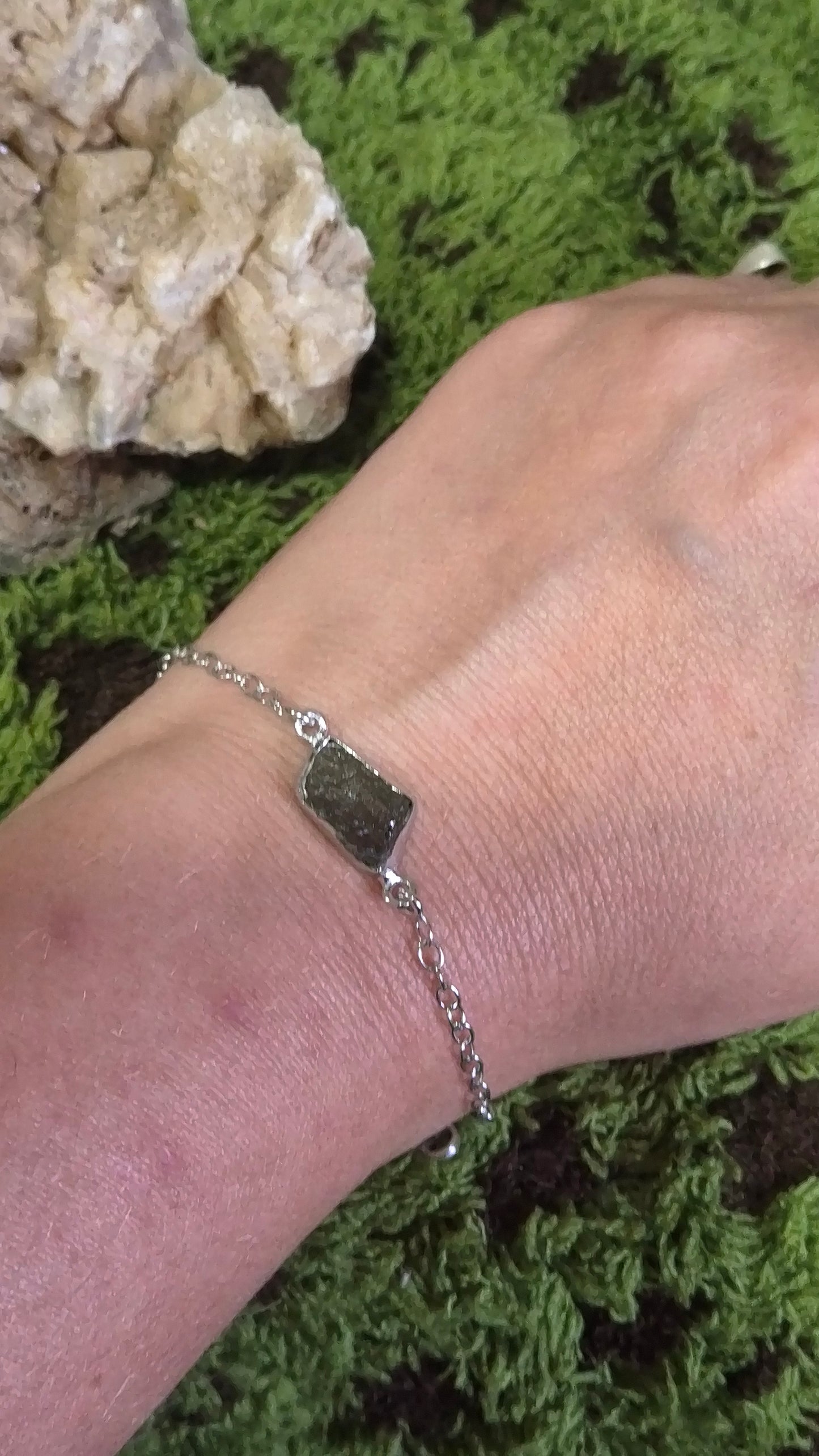 Pulsera Hilo de Luz
Moldavita Auténtica · Plata de Ley 925