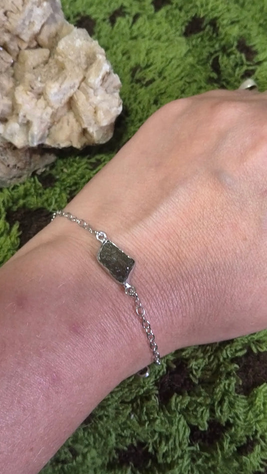 Pulsera Hilo de Luz
Moldavita Auténtica · Plata de Ley 925