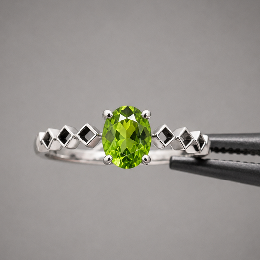 Anillo Olivina facetado plata de 925