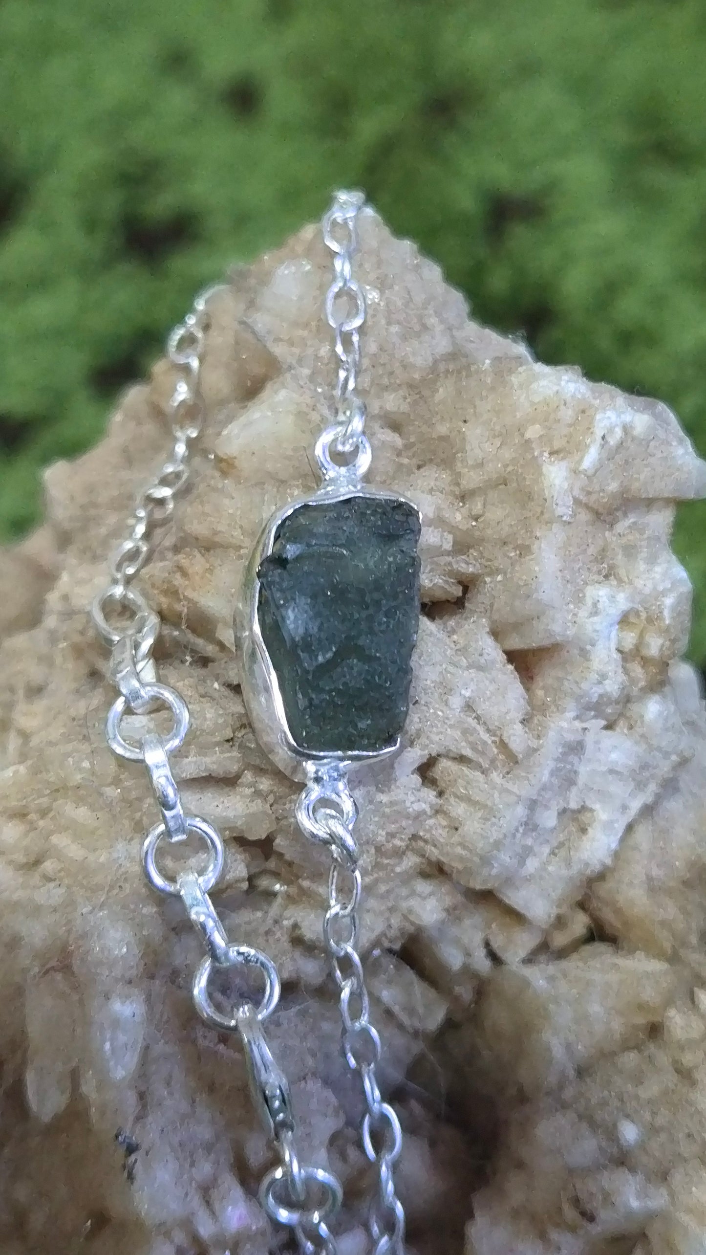 Pulsera Hilo de Luz
Moldavita Auténtica · Plata de Ley 925