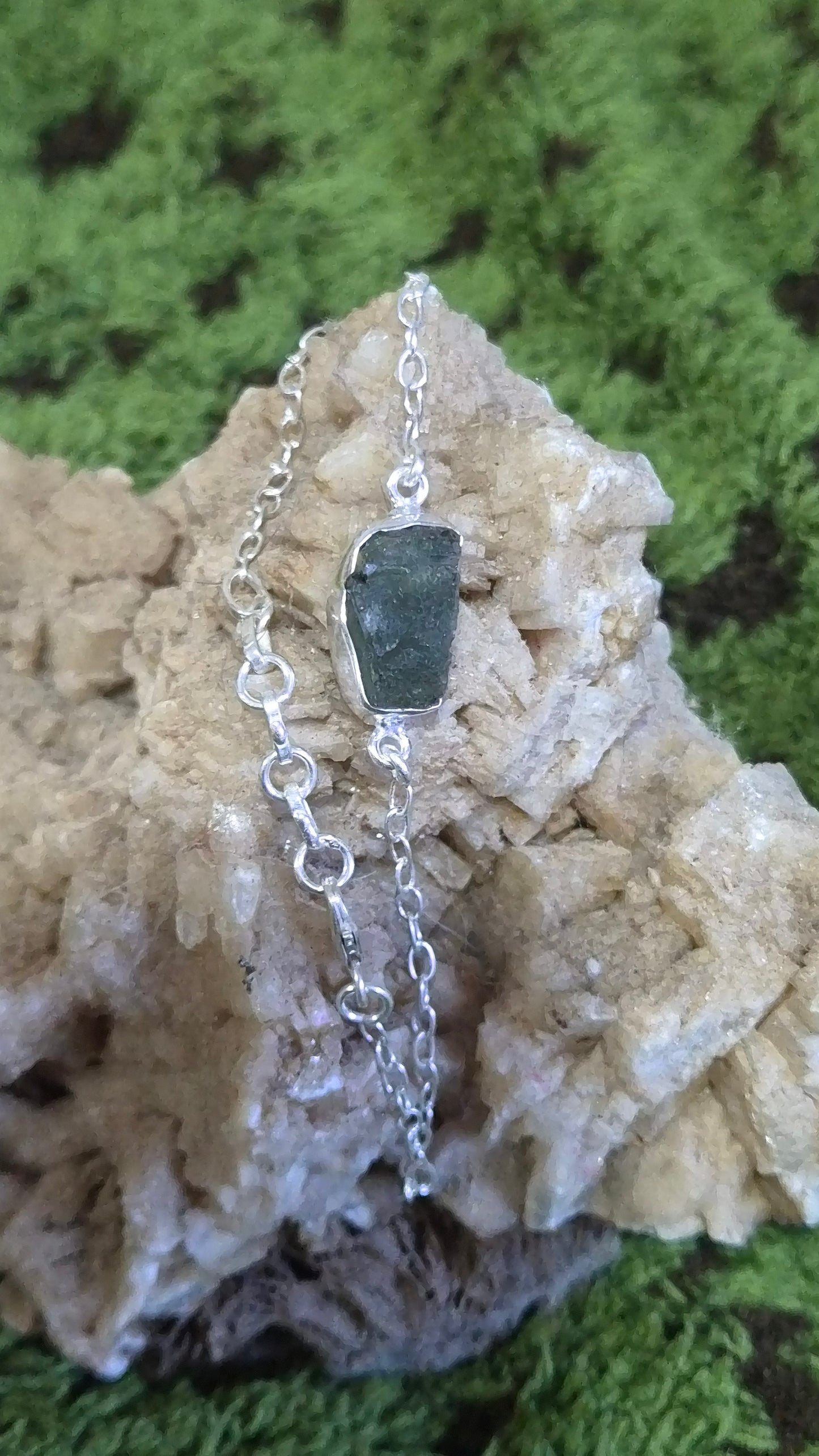 Pulsera Hilo de Luz
Moldavita Auténtica · Plata de Ley 925