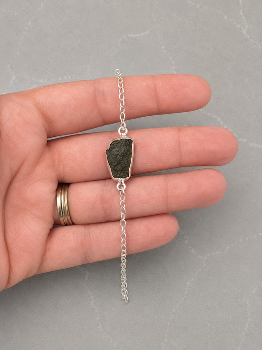 Pulsera Hilo de Luz · Moldavita Auténtica · Plata de Ley 925