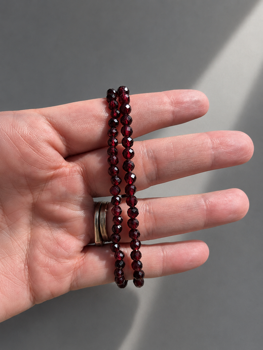 Pulsera Granate Facetado — Enciende tu fuego